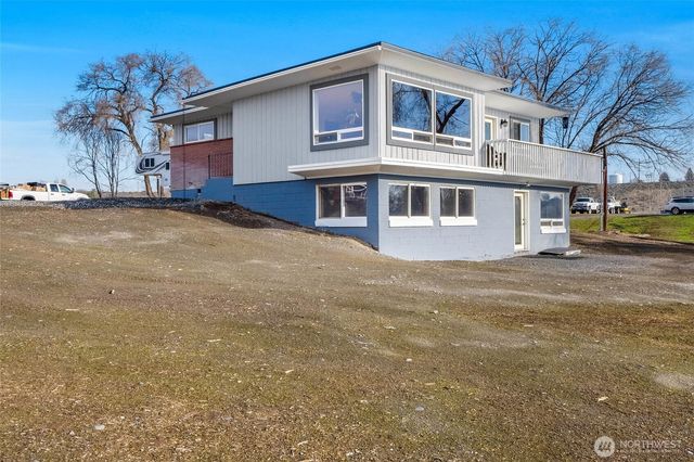 8061 NE Valley Road, Moses Lake, WA 98837