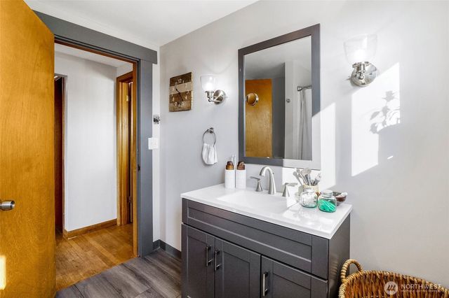 8061 NE Valley Road, Moses Lake, WA 98837