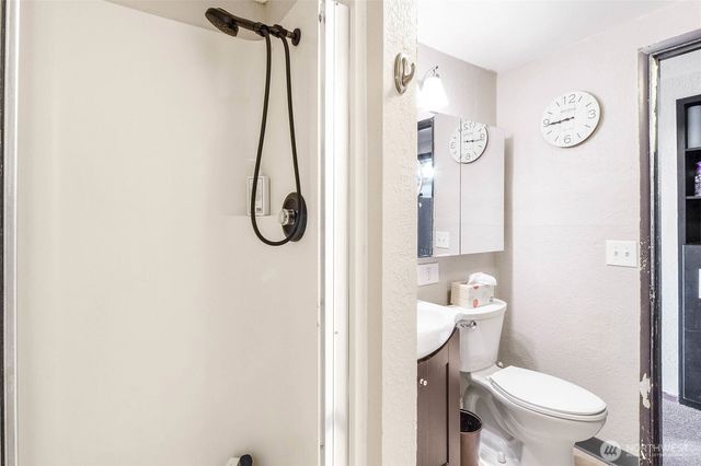 8061 NE Valley Road, Moses Lake, WA 98837