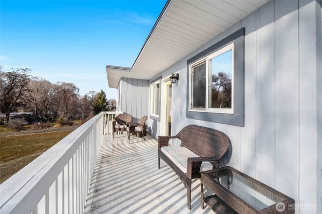 8061 NE Valley Road, Moses Lake, WA 98837