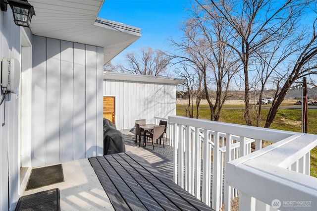 8061 NE Valley Road, Moses Lake, WA 98837