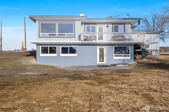 8061 NE Valley Road, Moses Lake, WA 98837