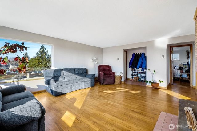 8061 NE Valley Road, Moses Lake, WA 98837