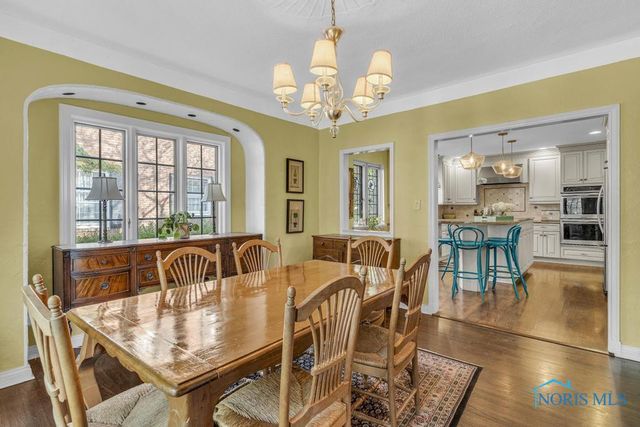 3765 Brookside Road, Ottawa Hills, OH 43606