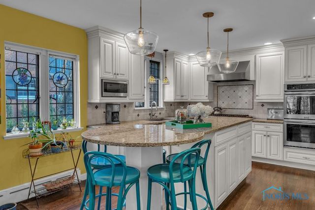 3765 Brookside Road, Ottawa Hills, OH 43606