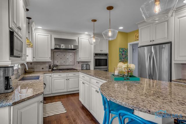 3765 Brookside Road, Ottawa Hills, OH 43606