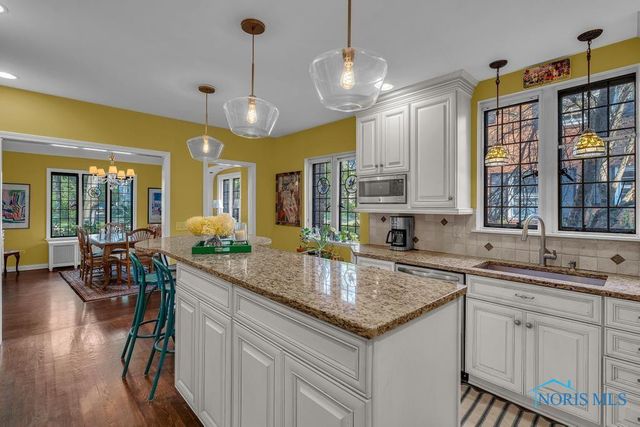 3765 Brookside Road, Ottawa Hills, OH 43606