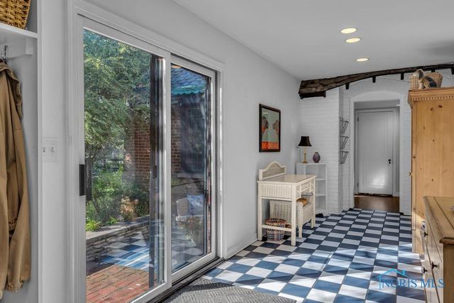 3765 Brookside Road, Ottawa Hills, OH 43606