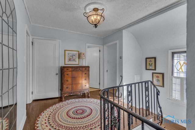 3765 Brookside Road, Ottawa Hills, OH 43606