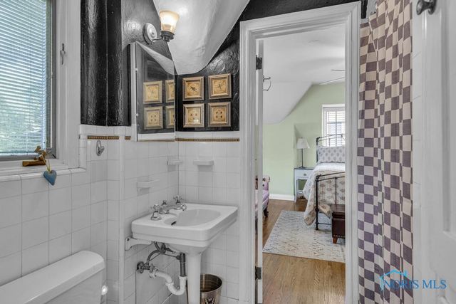 3765 Brookside Road, Ottawa Hills, OH 43606