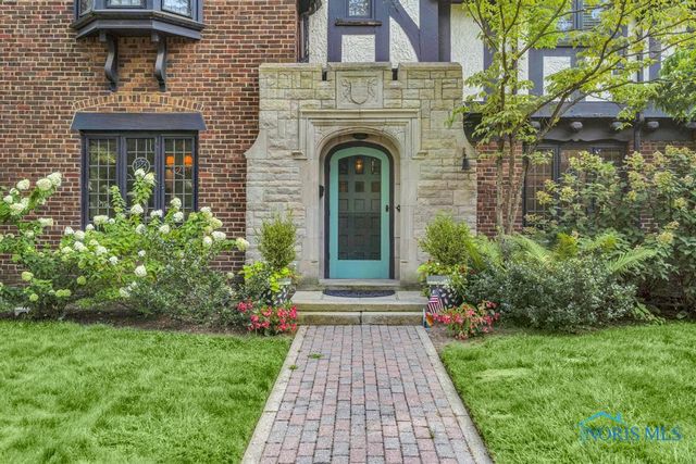 3765 Brookside Road, Ottawa Hills, OH 43606