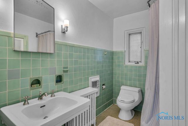 3765 Brookside Road, Ottawa Hills, OH 43606