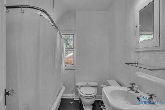 3765 Brookside Road, Ottawa Hills, OH 43606