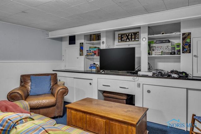 3765 Brookside Road, Ottawa Hills, OH 43606