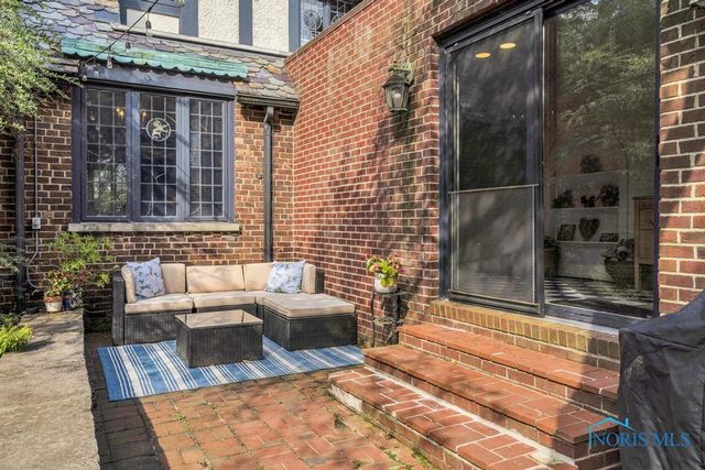 3765 Brookside Road, Ottawa Hills, OH 43606