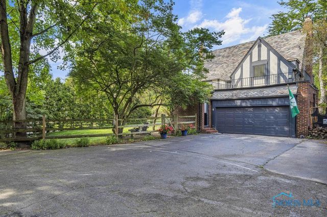 3765 Brookside Road, Ottawa Hills, OH 43606