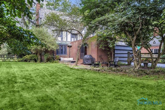 3765 Brookside Road, Ottawa Hills, OH 43606