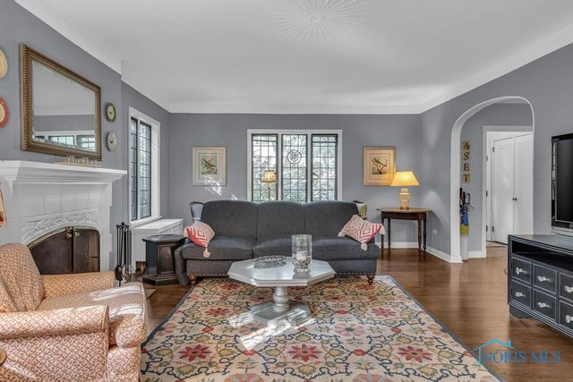 3765 Brookside Road, Ottawa Hills, OH 43606