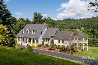 208 Parrish Farm Road, Waynesville, NC 28786