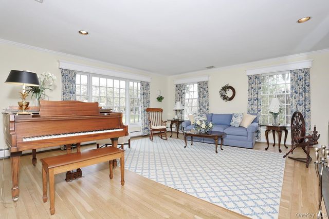 10 Dogwood Lane, West Nyack, NY 10994