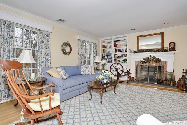 10 Dogwood Lane, West Nyack, NY 10994