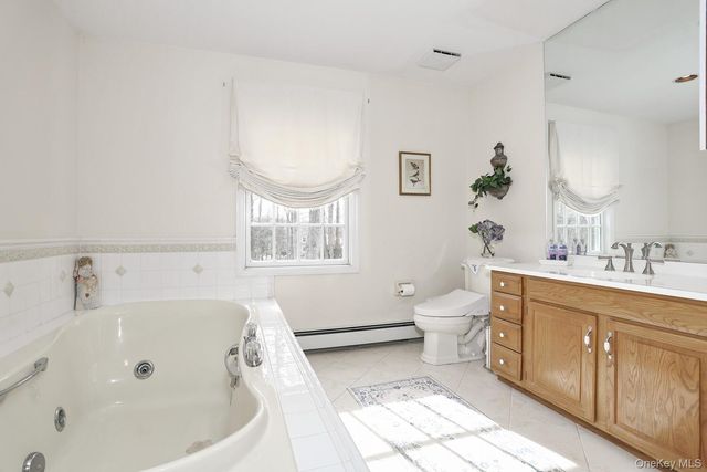 10 Dogwood Lane, West Nyack, NY 10994