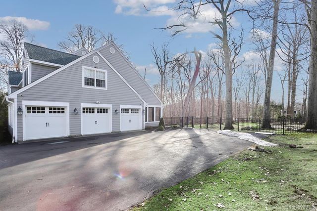 10 Dogwood Lane, West Nyack, NY 10994