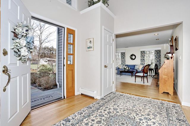 10 Dogwood Lane, West Nyack, NY 10994