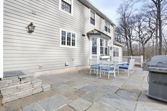 10 Dogwood Lane, West Nyack, NY 10994