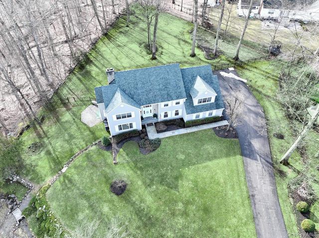 10 Dogwood Lane, West Nyack, NY 10994