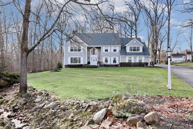 10 Dogwood Lane, West Nyack, NY 10994