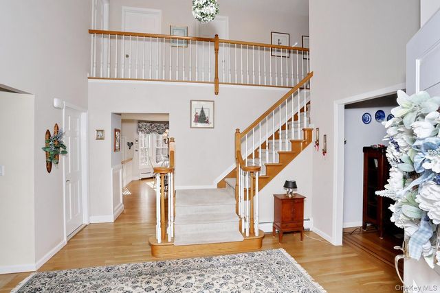 10 Dogwood Lane, West Nyack, NY 10994