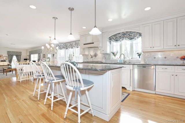 10 Dogwood Lane, West Nyack, NY 10994