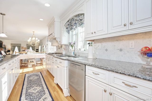 10 Dogwood Lane, West Nyack, NY 10994