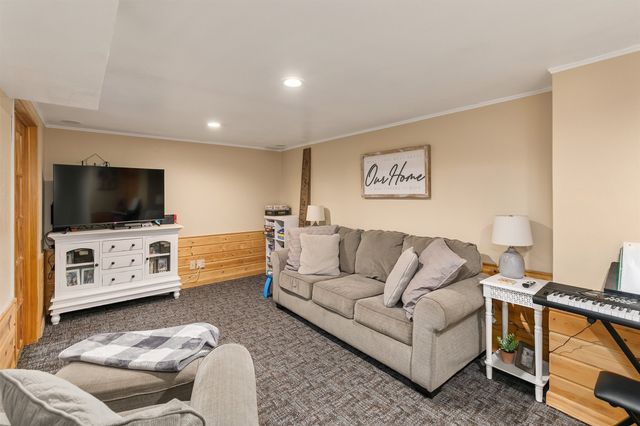 8513 Madison Avenue, Urbandale, IA 50322