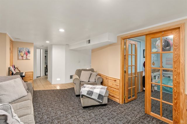 8513 Madison Avenue, Urbandale, IA 50322