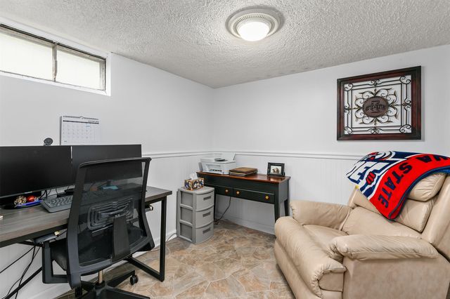 8513 Madison Avenue, Urbandale, IA 50322