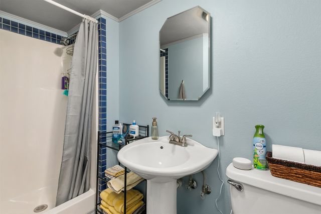 8513 Madison Avenue, Urbandale, IA 50322