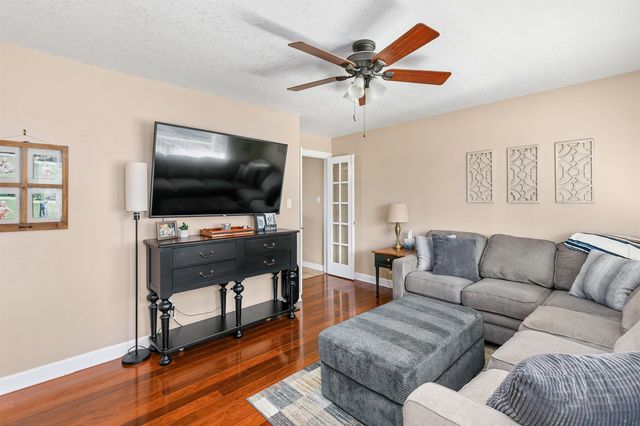 8513 Madison Avenue, Urbandale, IA 50322