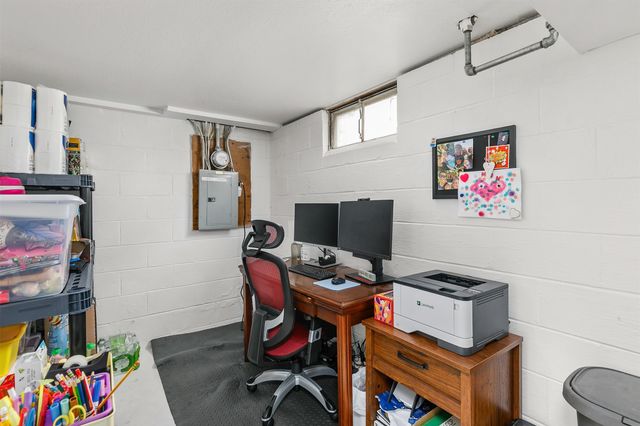 8513 Madison Avenue, Urbandale, IA 50322