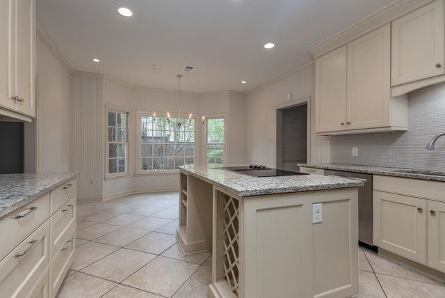 2762 HUNTERS FOREST DR, Germantown, TN 38138