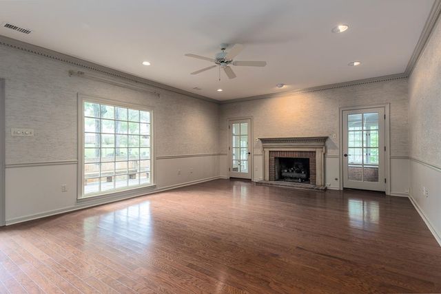 2762 HUNTERS FOREST DR, Germantown, TN 38138