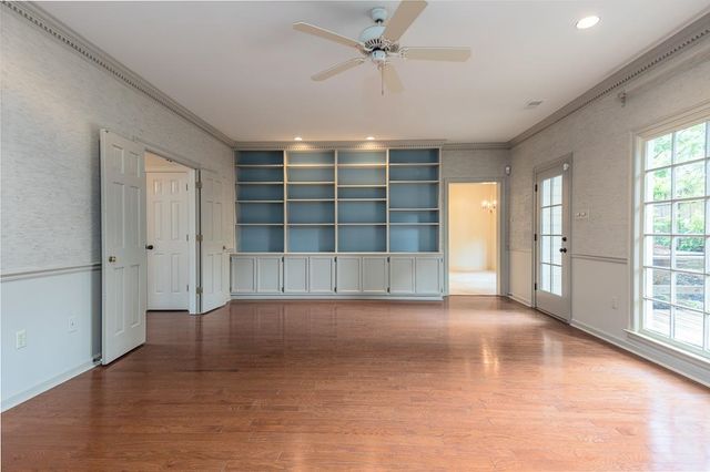 2762 HUNTERS FOREST DR, Germantown, TN 38138