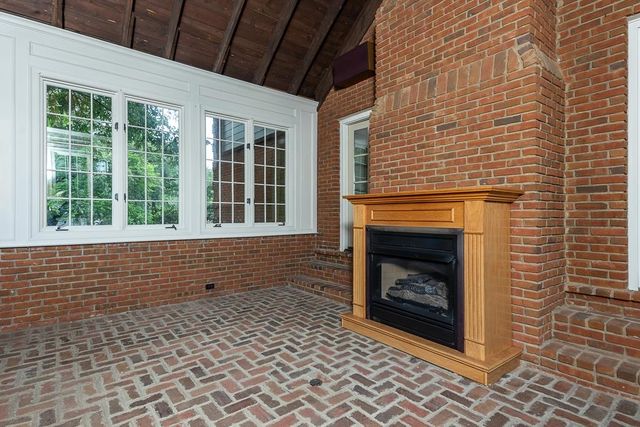 2762 HUNTERS FOREST DR, Germantown, TN 38138