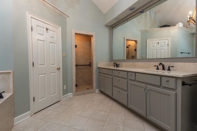 2762 HUNTERS FOREST DR, Germantown, TN 38138