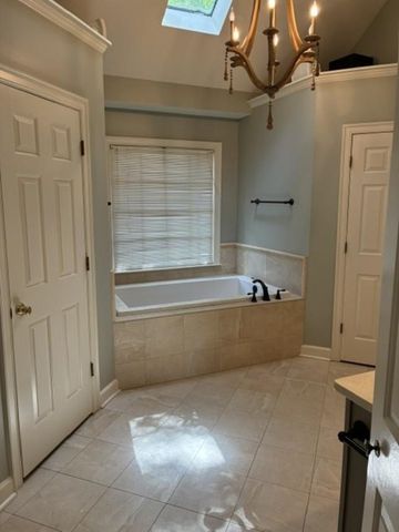 2762 HUNTERS FOREST DR, Germantown, TN 38138