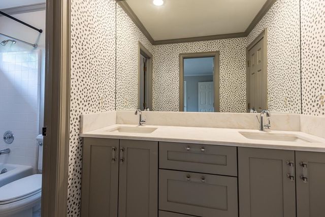 2762 HUNTERS FOREST DR, Germantown, TN 38138