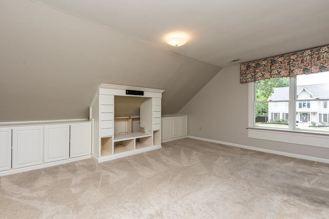 2762 HUNTERS FOREST DR, Germantown, TN 38138