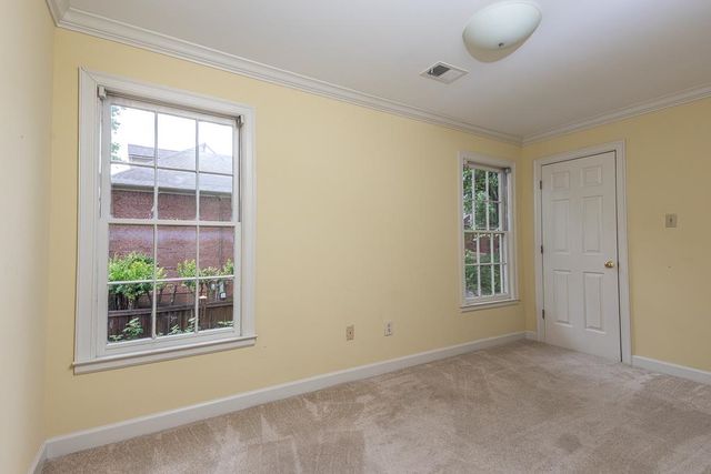 2762 HUNTERS FOREST DR, Germantown, TN 38138