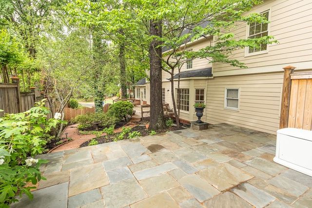 2762 HUNTERS FOREST DR, Germantown, TN 38138